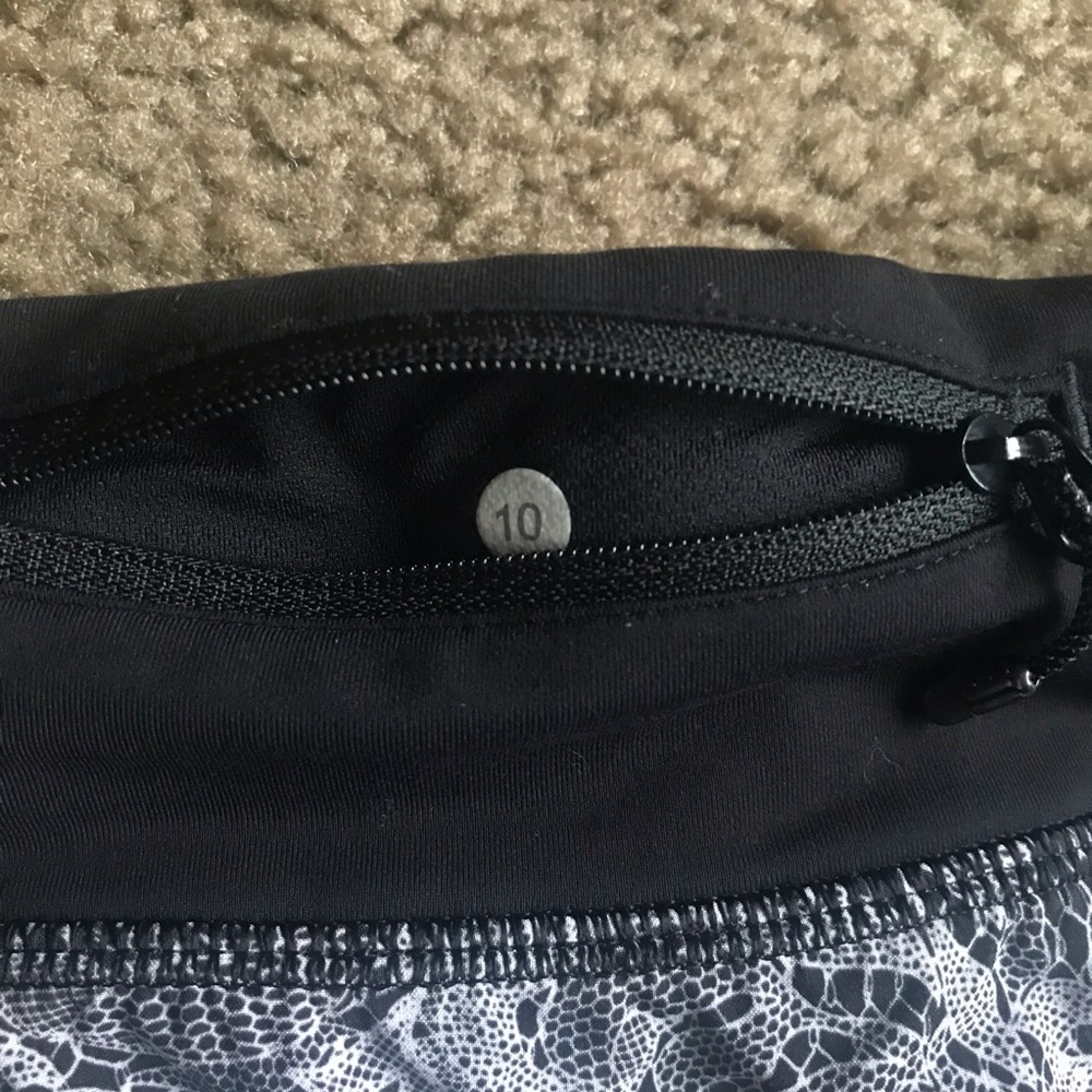 RARE Lululemon Speed Short Sz 10 - Picture 8 of 9